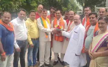 निगम के नेता प्रतिपक्ष हितानंद ने अपने समर्थकों के साथ सादगी से मनाया जन्म दिवस
