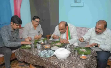 पूर्व पार्षद संबल कंवर के घर राजस्व मंत्री ने किया भोजन