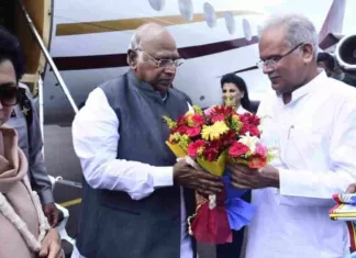 नेता प्रतिपक्ष, राज्यसभा मल्लिकार्जुन खड़गे का जिंदल एयरपोर्ट में मुख्यमंत्री ने किया स्वागत