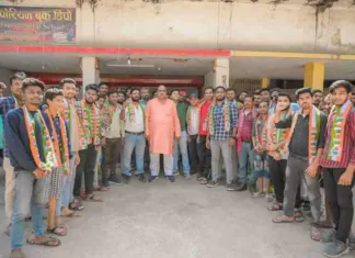 60 युवाओं ने थामा कांग्रेस का दामन