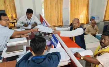 जिले में आज 11 व्यक्तियों ने लिए नामांकन पत्र: 15 अभ्यर्थियों ने जमा किए नाम-निर्देशन पत्र