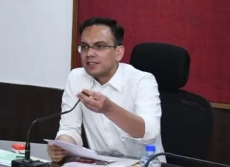 मतदान दिवस को मतदान केन्द्रों के 100 मीटर के भीतर किसी प्रकार की मतयाचना/प्रचार प्रतिबंधितमतदान केन्द्रों की 100 मीटर परिधि के भीतर मोबाइल फोन ले जाना, उपयोग प्रतिबंधितमतदान केन्द्रों के 100 मीटर के भीतर किसी प्रकार की मतयाचना-प्रचार रहेगी प्रतिबंधित