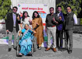दादी संग पोती ने किया वोट, बुजुर्ग दंपत्ति ने भी किया अपने मताधिकार का प्रयोग