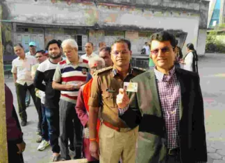 कलेक्टर एवं एसएसपी ने उत्साहपूर्वक किया मतदान