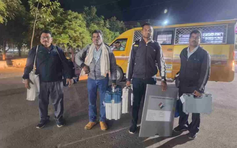 मतदान दलों का शुरू हुआ वापसी का दौर, जमा हो रहे ईव्हीएम