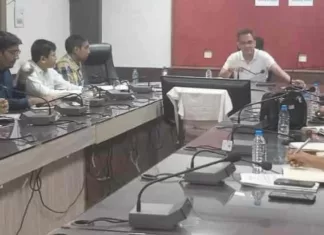 मतगणना में आवश्यक व्यवस्था को लेकर कलेक्टर ने ली बैठक