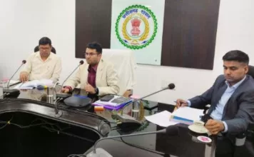 मतगणना की तैयारियों को लेकर कलेक्टर श्री गोयल ने ली बैठकसभी अधिकारी मतगणना के लिए सौंपे गए कार्य को समझे और बेहतर तैयारी रखेंमतगणना स्थल में इलेक्ट्रानिक डिवाईस एवं मोबाईल रहेगा प्रतिबंधित