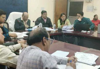 खंड चिकित्सा अधिकारियों की हुयी समीक्षा बैठक