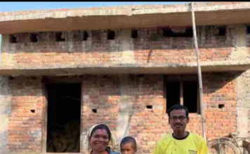 बारिश में टूटा कच्चा मकान, पीएम आवास योजना से मिला पक्का मकानविजय ने कहा बारिश की टपकती छत से अब मिलेगा छुटकारा