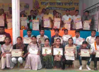 यादव (ठेठवार) समाज बरतोरी राज के द्वारा आयोजित समारोह उत्साह के साथ संपन्न: कार्यक्रम में कलैण्डर विमोचन एवं प्रतिभावान विद्यार्थियों का किया गया सम्मान