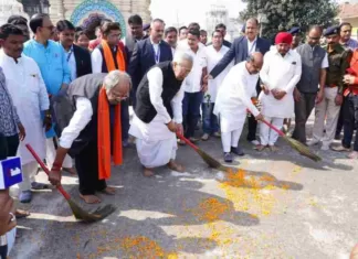 प्रधानमंत्री के आह्वान पर प्रदेश भर के मंदिरों में चल रही साफ-सफाई