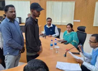 कलेक्टर ने जनचौपाल में सुनी आम नागरिकों की समस्याएं: कुल 32 आवेदन हुए प्राप्त
