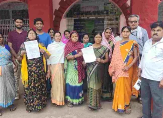 भिलाई के महिला संगठन ऐपवा ने राष्ट्रपति के नाम जिलाधिकारी को सौंपा ज्ञापन