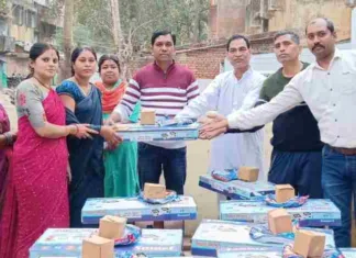 वार्ड 39 के पार्षद कार्यालय में 50 हितग्राहियों को बांटा गया निशुल्क गैस कनेक्शन