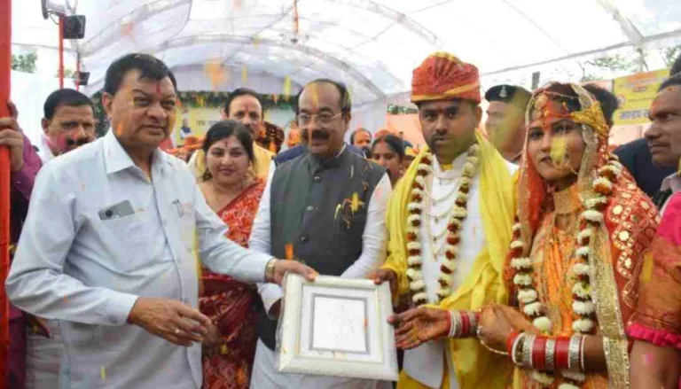 उपमुख्यमंत्री श्री साव ने सामूहिक विवाह में शामिल 31 जोड़ों को दी आशीर्वाद