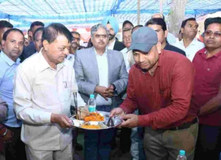 BALCO में मंत्री लखनलाल देवांगन ने किया दाल भात केन्द्र का शुभारंभ