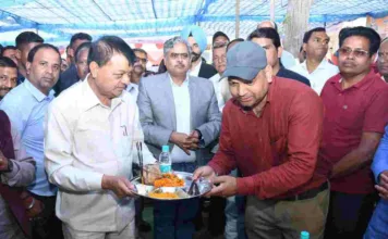 BALCO में मंत्री लखनलाल देवांगन ने किया दाल भात केन्द्र का शुभारंभ
