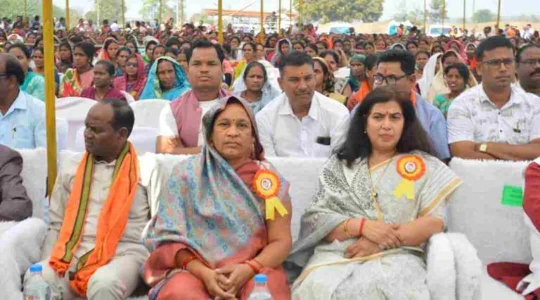 प्रधानमंत्री ने महिलाओं को खाते में भेजी महतारी वंदन योजना की राशि