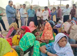 एसईसीएल के खिलाफ भूविस्थापित ग्रामीणों का धरना प्रदर्शन: नौकरी और रोजगार की मांग