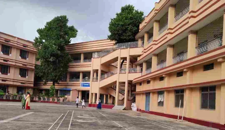 कार्मेल कान्वेंट सीनियर सेकेण्डरी स्कूल को जारी हुआ कारण बताओ नोटिस