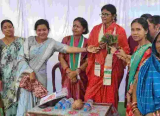 कोरबा के वार्ड क्रमांक 36 भदरापारा में कांग्रेस के लोकसभा प्रत्याशी का हुआ भव्य स्वागत; मिल रहा भारी जनसमर्थन