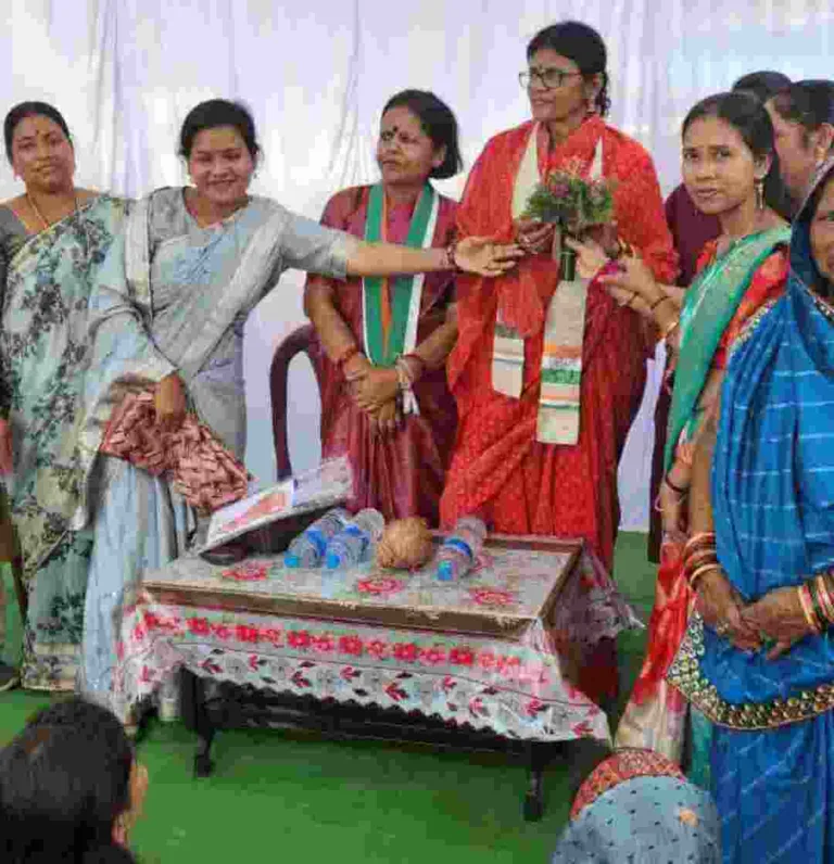 कोरबा के वार्ड क्रमांक 36 भदरापारा में कांग्रेस के लोकसभा प्रत्याशी का हुआ भव्य स्वागत; मिल रहा भारी जनसमर्थन