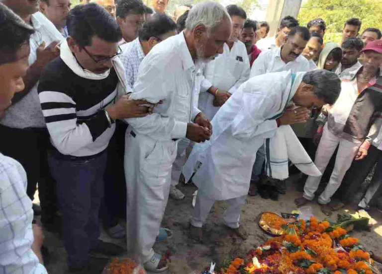 समाज सेविका रश्मि सिंह को अंतिम विदाई, पंचतत्व में हुईं विलीन