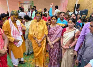 होली मिलन समारोह में डॉ महंत और सांसद श्रीमती ज्योत्सना महंत का जोरदार स्वागत