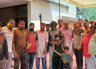 कोरबा वासियों के साथ जयसिंह अग्रवाल ने शालीनता के साथ अबीर-गुलाल से होली खेली