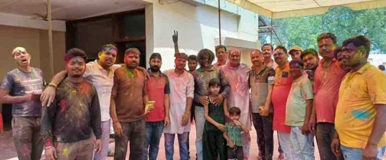 कोरबा वासियों के साथ जयसिंह अग्रवाल ने शालीनता के साथ अबीर-गुलाल से होली खेली