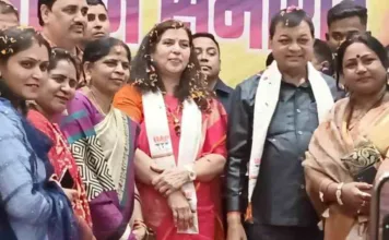 कोरबा: भाजपा के होली मिलन समारोह में फूलों की होली का रंगारंग कार्यक्रम आयोजित