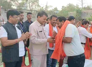उद्योग मंत्री लखन लाल देवांगन का धुआंधार प्रचार: कई श्रमिक संघों के प्रतिनिधियों ने ली भाजपा की सदस्यता