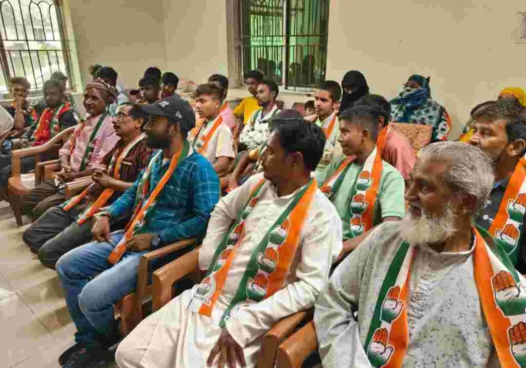 ज्योत्सना के पक्ष में उमड़ा जन समर्थन, सैकड़ों युवाओं ने ली कांग्रेस की सदस्यता