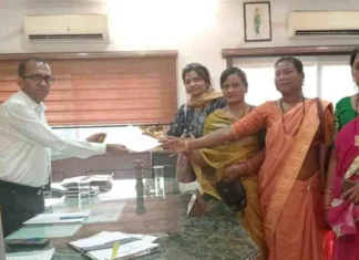 ब्रांड एंबेसडर लालिमा जायसवाल ने कलेक्टर व आयुक्त को सौंपा ज्ञापन