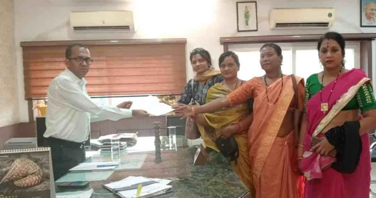 ब्रांड एंबेसडर लालिमा जायसवाल ने कलेक्टर व आयुक्त को सौंपा ज्ञापन