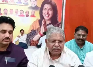 धरम लाल कौशिक ने बूथ विजय अभियान का किया शुभारंभ, कार्यकर्ताओं के घर लगाए झंडे