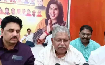 धरम लाल कौशिक ने बूथ विजय अभियान का किया शुभारंभ, कार्यकर्ताओं के घर लगाए झंडे