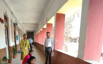 स्वीप रंगोली में प्रीति प्रथम, रिया को दूसरा और भामिनी को तीसरा पुरस्कार