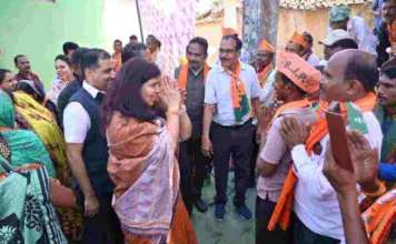 पाली तानाखार दौरे पर भाजपा प्रत्याशी सरोज पांडे: सरपंचों व ग्रामीणों ने किया भाजपा प्रवेश