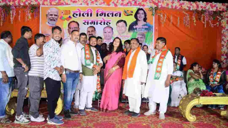 होली मिलन समारोह में 1100 लोगों ने किया भाजपा में प्रवेश