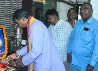 डॉ.चरणदास महंत ने बाबा साहब की जयंती पर अर्पित की श्रद्धांजलि: भारतीय संविधान के निर्माता को दिया सम्मान!