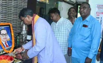 डॉ.चरणदास महंत ने बाबा साहब की जयंती पर अर्पित की श्रद्धांजलि: भारतीय संविधान के निर्माता को दिया सम्मान!