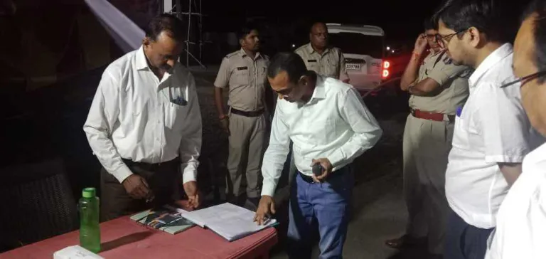 आधी रात में कलेक्टर-एसपी की सख्ती: 14 चेकपोस्टों पर कड़ी निगरानी, अवैध गतिविधियों पर नकेल!