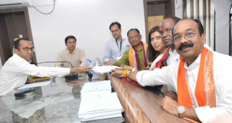 भाजपा प्रत्याशी सरोज पांडेय ने किया नामांकन दाखिल: मुख्य मंत्री विष्णुदेव साय सहित वरिष्ठ भाजपा नेता रहे उपस्थित!