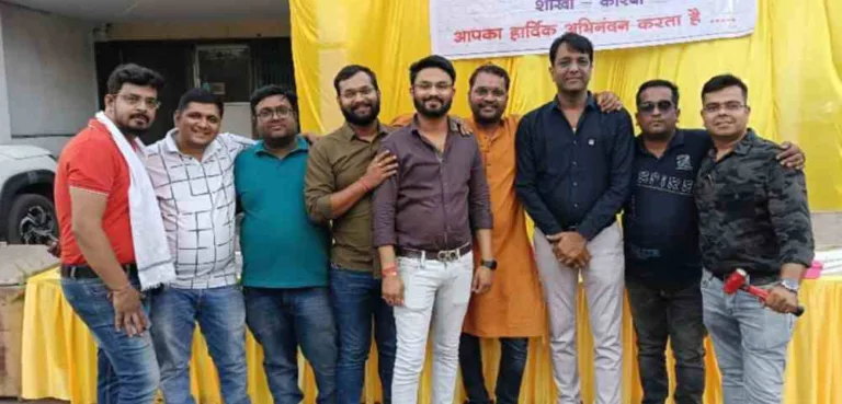 मारवाड़ी युवा मंच ने दिव्य शोभायात्रा में बंटवाया आइसक्रीम एवं शीतल पानी पाउच 