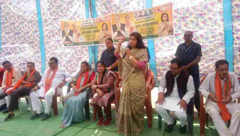कोरबा लोकसभा उम्मीदवार सरोज पांडे का मरवाही विधानसभा क्षेत्र में सघन जनसंपर्क: आम जनता से मिल रहा भारी समर्थन और आशीर्वाद!