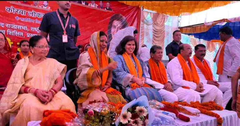 मुख्यमंत्री श्री साय की पत्नी कौशल्या साय ने सरोज पांडे को जिताने रामपुर क्षेत्र की जनता से की अपील