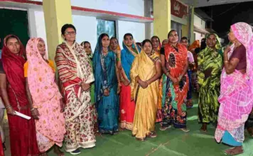 कांग्रेस के न्यायपत्र की गारंटियों पर विश्वास दिलाते हुए ज्योत्सना महंत का सघन जनसंपर्क अभियान: मिल रहा समर्थन व आशीर्वाद