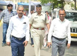 मतदान दल पहुंचे केंद्रों पर, रंगोली-गुब्बारों से सजाए आकर्षक मतदान केंद्र, सेल्फी लेने का अवसर