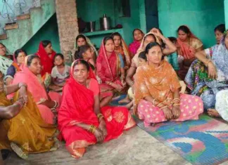 हरदी बाजार: पेयजल संकट और अन्य समस्याओं से जूझ रहे ग्रामीणों ने बैठक कर उठाई आवाज